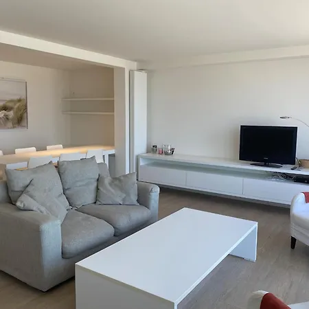 In With Ocean Views, Cleaning Included Lägenhet