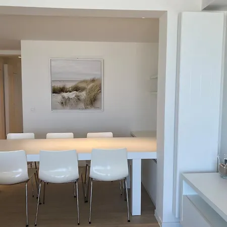 In With Ocean Views, Cleaning Included Lägenhet *